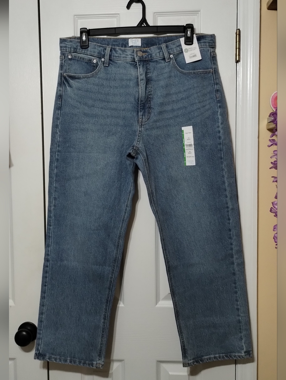 Time and Tru Women's Size 16 Short High-Rise Straight Jeans in Light Blue Denim
